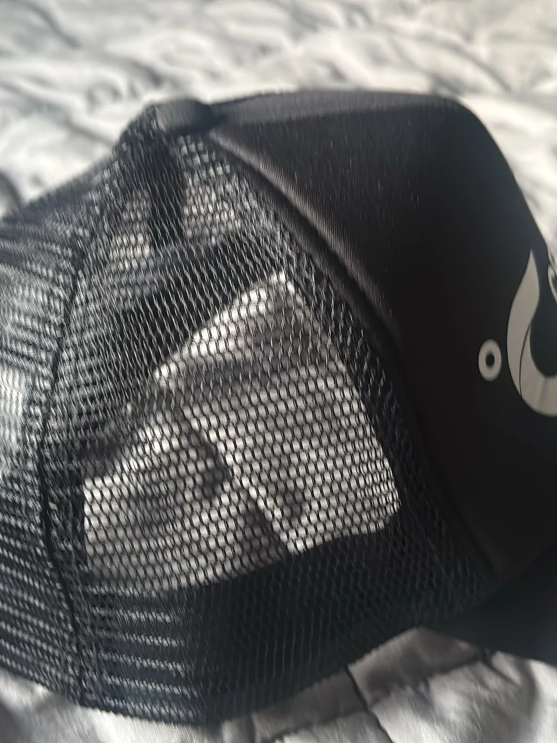 Svart Celsius keps med mesh - 1