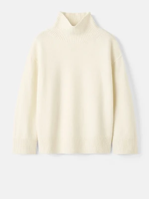 Softgoat tröja - Intressekonflikt på min ”boyfriend turtleneck”  ifrån softgoat. Storleken är XL men passar perfekt för en oversizedlook (har själv storlek xs vanligtvis) Nypris är 3 695kr  men kan tänka mig sälja för ca 1750kr. 