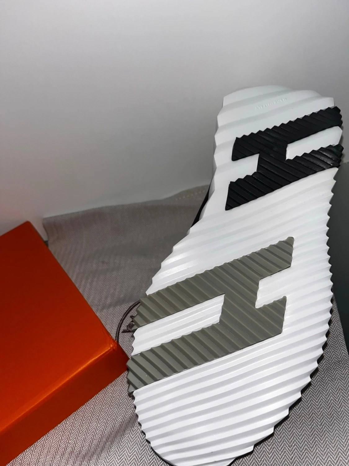Svarta  sneakers med vit sula - 5