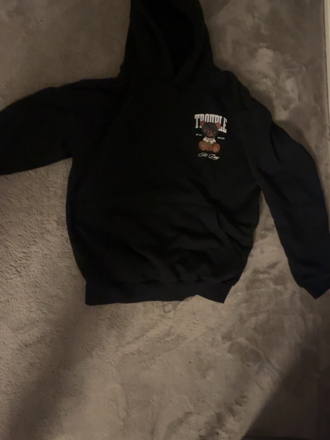 Svart hoodie med björntryck - 1