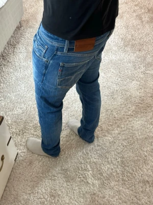 Replay jeans  - Replay Rocco Jeans | Bra skick | Storlek 32/32 | Pris - 499kr | Modellen är ca 180cm lång | Hör av dig vid minsta fråga eller fundering!!