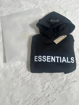 Essentials hoodie  - Skickar inom 24 timmar storlek 160cm 