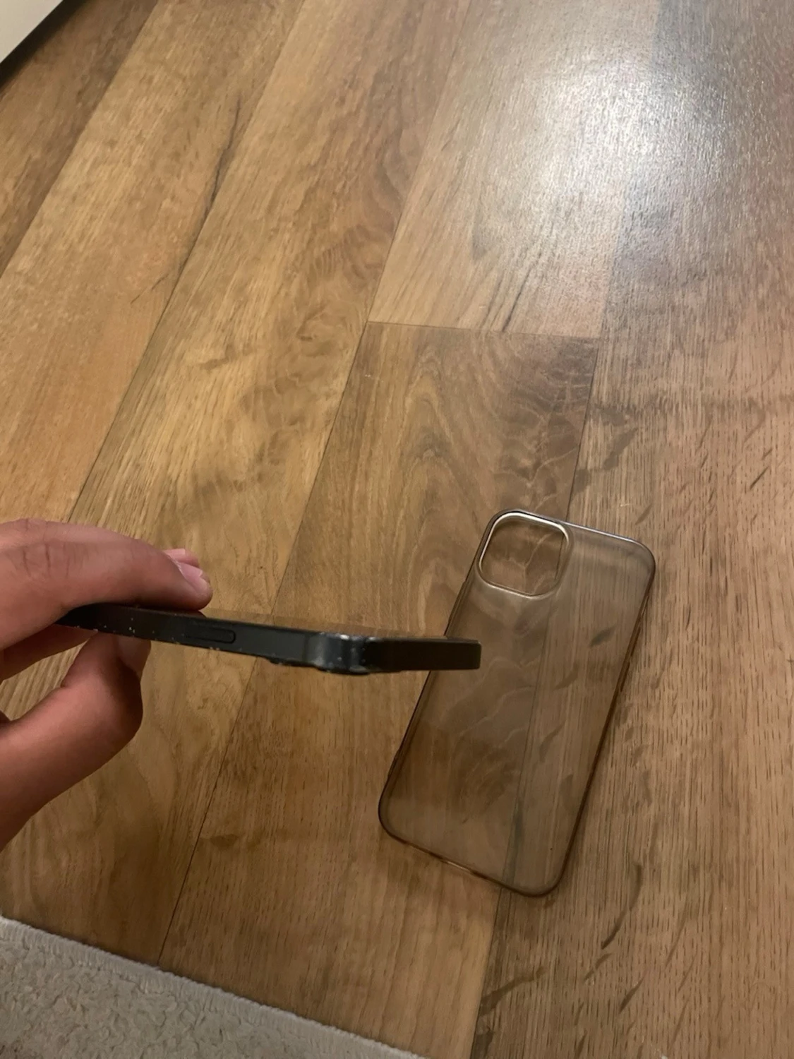 Mörkblå iPhone 12  mini med dubbla kameror - 3
