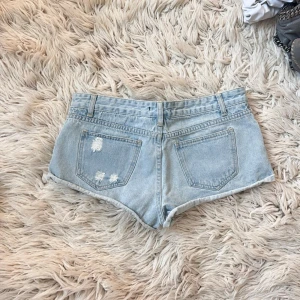 U11 Lågmidjade jeanshorts  - Midja ca 40,5