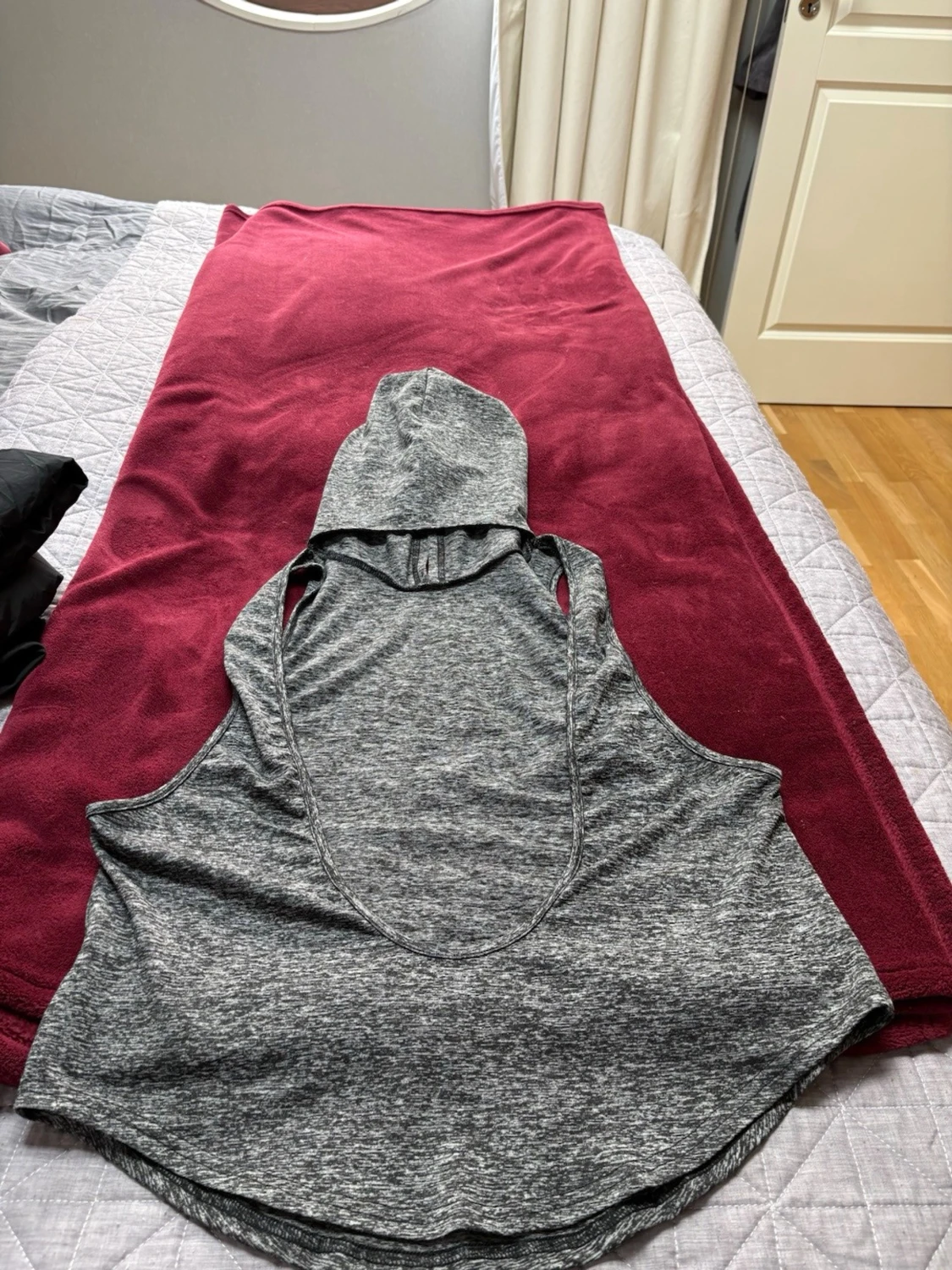 Grå ärmlös hoodie - 1