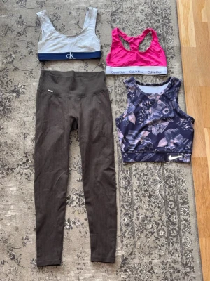 Märkes träningskläder till paketpris  - Jag säljer dessa träningskläder som är från Aimn, Nike och Calvin Klein strl xxs/xs du får alla plagg för endast 300 kr