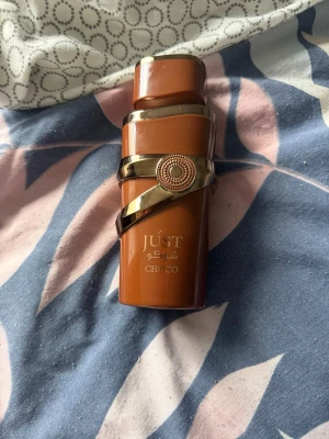 Just Choco parfym brun guld - 97% full, använd några ytterst få gånger, men var inte min typ. 