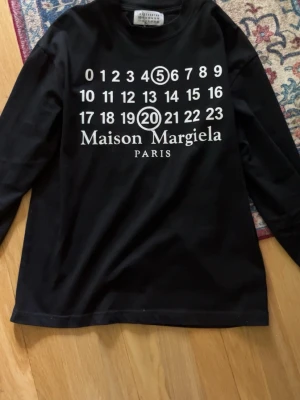 Maison Margiela svart långärmad topp - Maskin margiela long sleeve, bomull. Fraktar samma dag, inga skador eller fläckar👍
