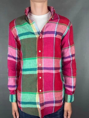 Ralph Lauren skjorta - Ralph Lauren Linne Skjorta Märke: Polo Ralph Lauren Storlek: S Passform: Customfit Färg: Blandad Skick: Mycket bra Beskrivning: utan defekter. Modellen på bilden: 183 cm / 74 kg