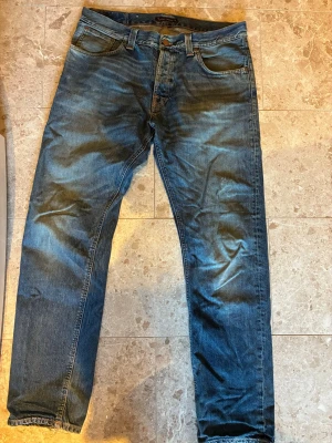 Nudie Jeans - Steady Eddie - W36 L34 - Vintage Nudie Jeans. Sköna slitningar, lite heeldrag annars inga konstigheter 