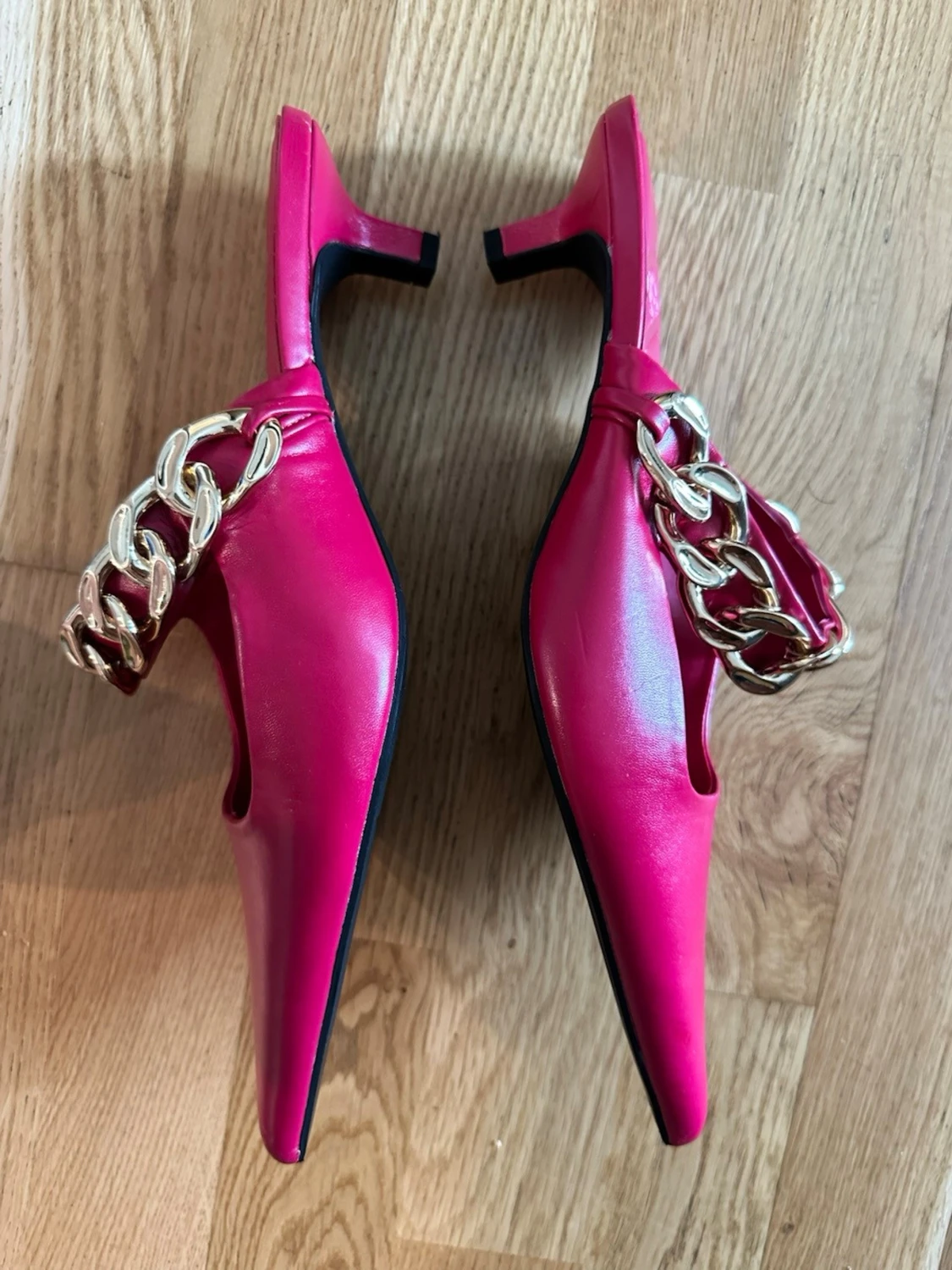 Rosa pumps med kedjedetalj från Zara - 6