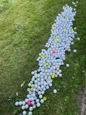 Stort parti golfbollar i olika färger - Hej säljer golfbollar i mängder hör bara av dig med märke skick och pris så löset vi det 👍 (Kan tyvärr inte skriva alla priser eftersom det Max är 500 ord )