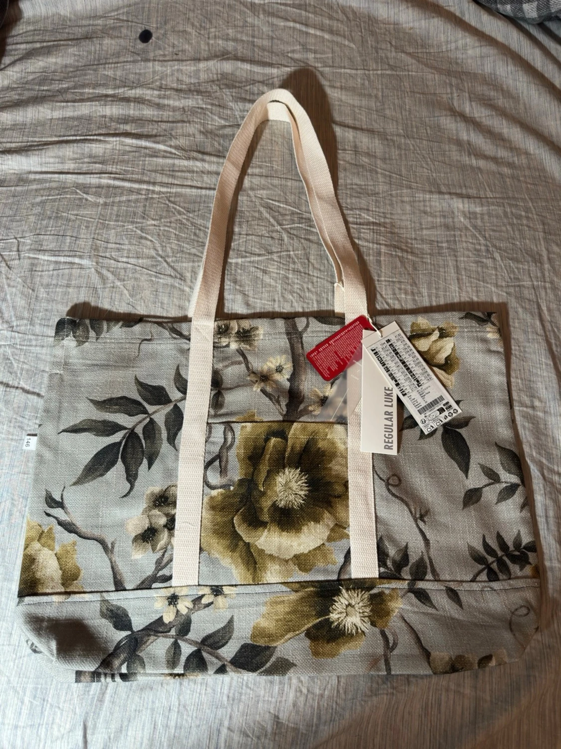 Blommig shoppingväska