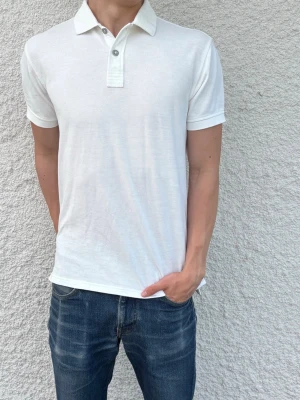 *Unik* Ralph Lauren Piké - En mycket unik pikétröja från Ralph Lauren med ett trevligt tryck på ryggen, perfekt inför sommaren. Ordnarie pris 899kr. Hör av dig vid frågor!