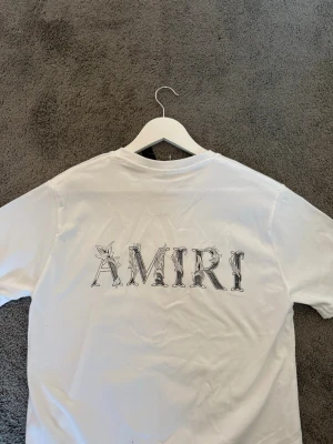 AMIRI T-shirt - Amiri T-shirt i storlek S passar oxå Medium, nyskick 10/10