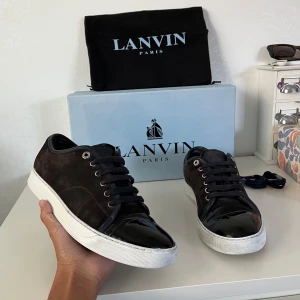 Lanvin - Säljer dessa tvärfeta Lanvins till ett väldigt bra pris! | Skick 7,5/10! | Nypris 5000kr! | (UK 7) |  Pris kan diskuteras vid snabbaffär! | Hör av dig vid minsta fundering! 😍