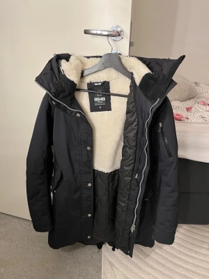 8848 jacka - Säljer då den inte kommer till användning.