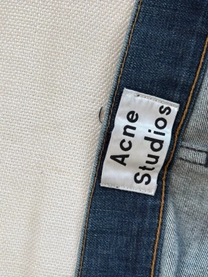Mörkblå slim jeans Acne Studios w30xl32 - W30 L32 , sitter slim fit