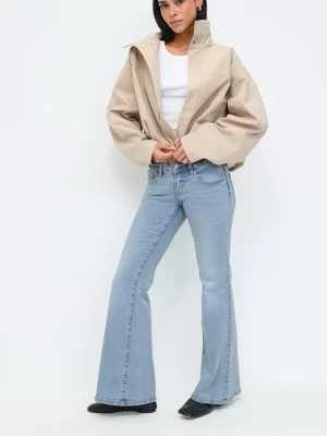 Ljusblå bootcut jeans - Säljer ett par ljusblå bootcut jeans med låg midja. Aldrig använt 💕