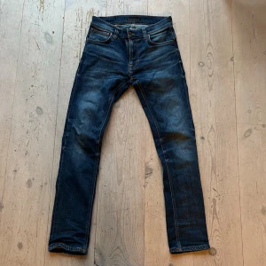 Nudie jeans - Säljer dessa riktigt schyssta Nudie jeans! | Modellen är thin finn i färgen indigo dreams! | Skicket är toppen! | Storlek 28/30. | Vid funderingar eller diskussion av pris är det bara att höra av sig!🤩🤝