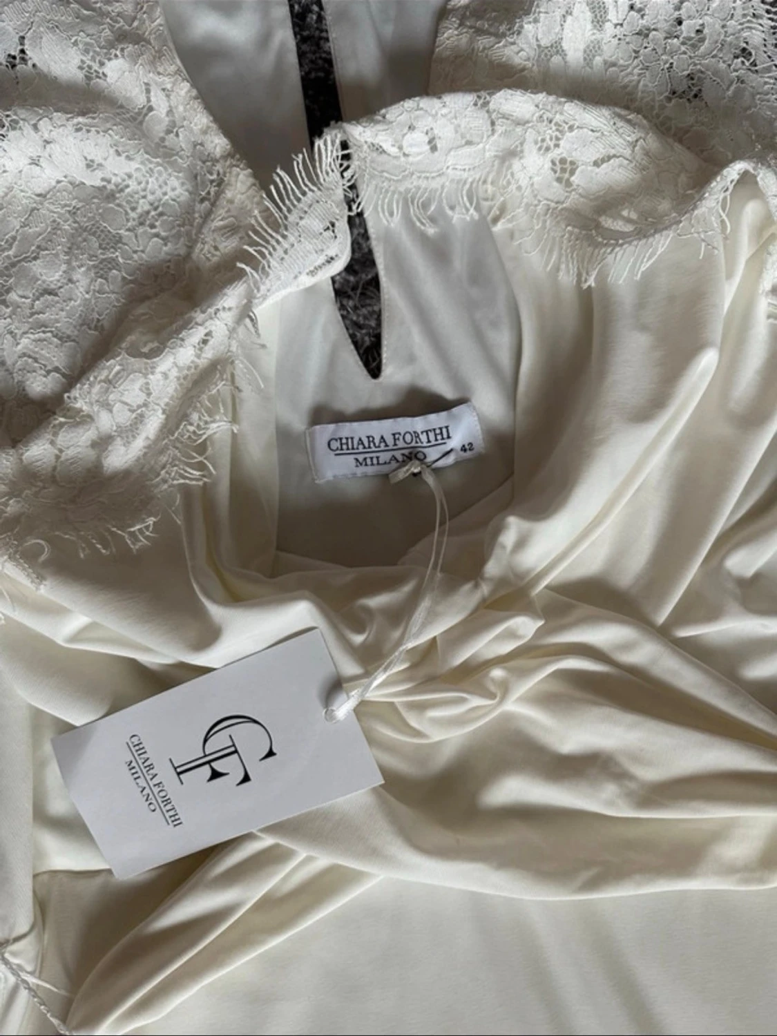 Vit spetsklänning från Chiara Forthi - 1