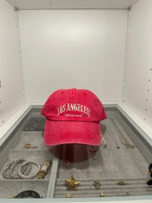 Los Angeles keps  - Coral färgad Los Angeles keps! Vet ej vart ifrån 