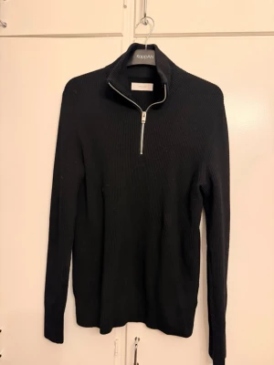 Jack Jones Svart stickad tröja med halvzip - Quarter zip