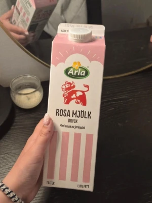  rosa mjölkdryck  - Oöppnad helt ny köptes idag. Man kan även få den urtvättad o ren