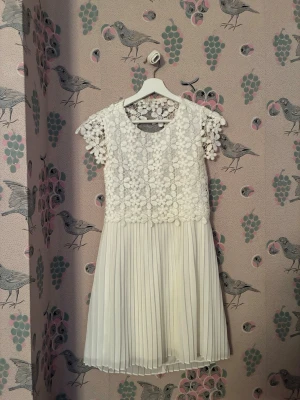 Childrens dress - White floral dress for children 157 cm very good condition mayoral brand.