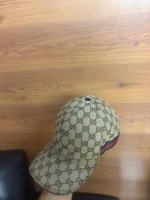 Gucci keps - Gucci keps äkta såklart. Först till kvarn som gäller