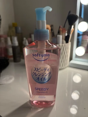 Softymo Speedy Cleansing Oil - Trendig japansk cleaninsing oil. Har köpt i Dongki i Japan. Nytt skick.
