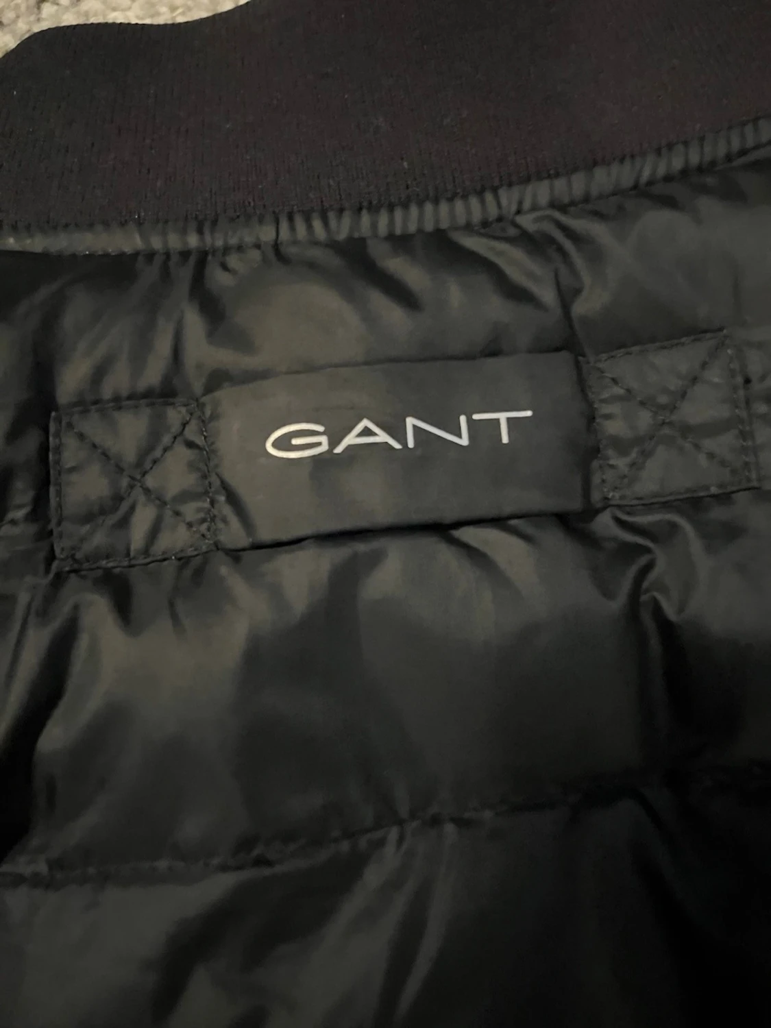Svart pufferjacka från GANT - 4