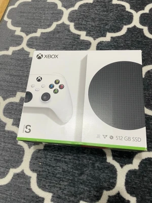 Xbox series s - Xbox series s nyskick med kartongen och alla tillbehör  och kontroll 