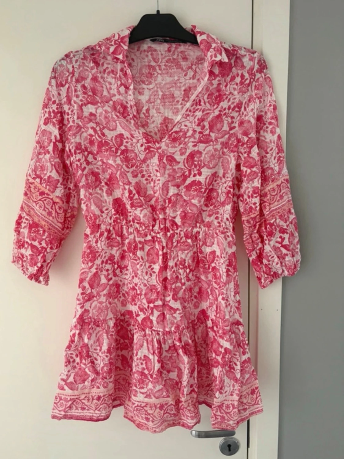 Ny Rosa blommig kortklänning från Zara