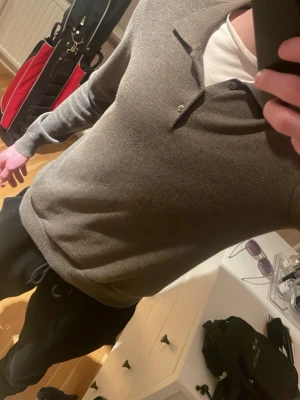 Långärmad piké  - En riktig snygg långärmad piké! Finns inga defekter, pris kan såklart diskuteras vid snabb affär!