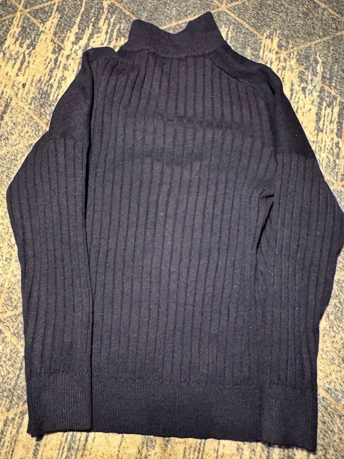 Mörkblå stickad tröja med halvzip - 1