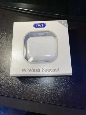 TWS Earbuds - Säljer ett par oanvända TWS Earbuds! Dem kopplas med bluetooth och heter TWS