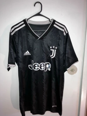 Juventus 22/23 tröja  - DM för fler bilder och frågor