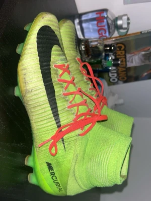 Nike Mercurial  - Säljer ett par Nike Mercurial fotbollsskor som gjordes 2016. Skorna är väldigt svåra att få tag på! Dm för pris!!