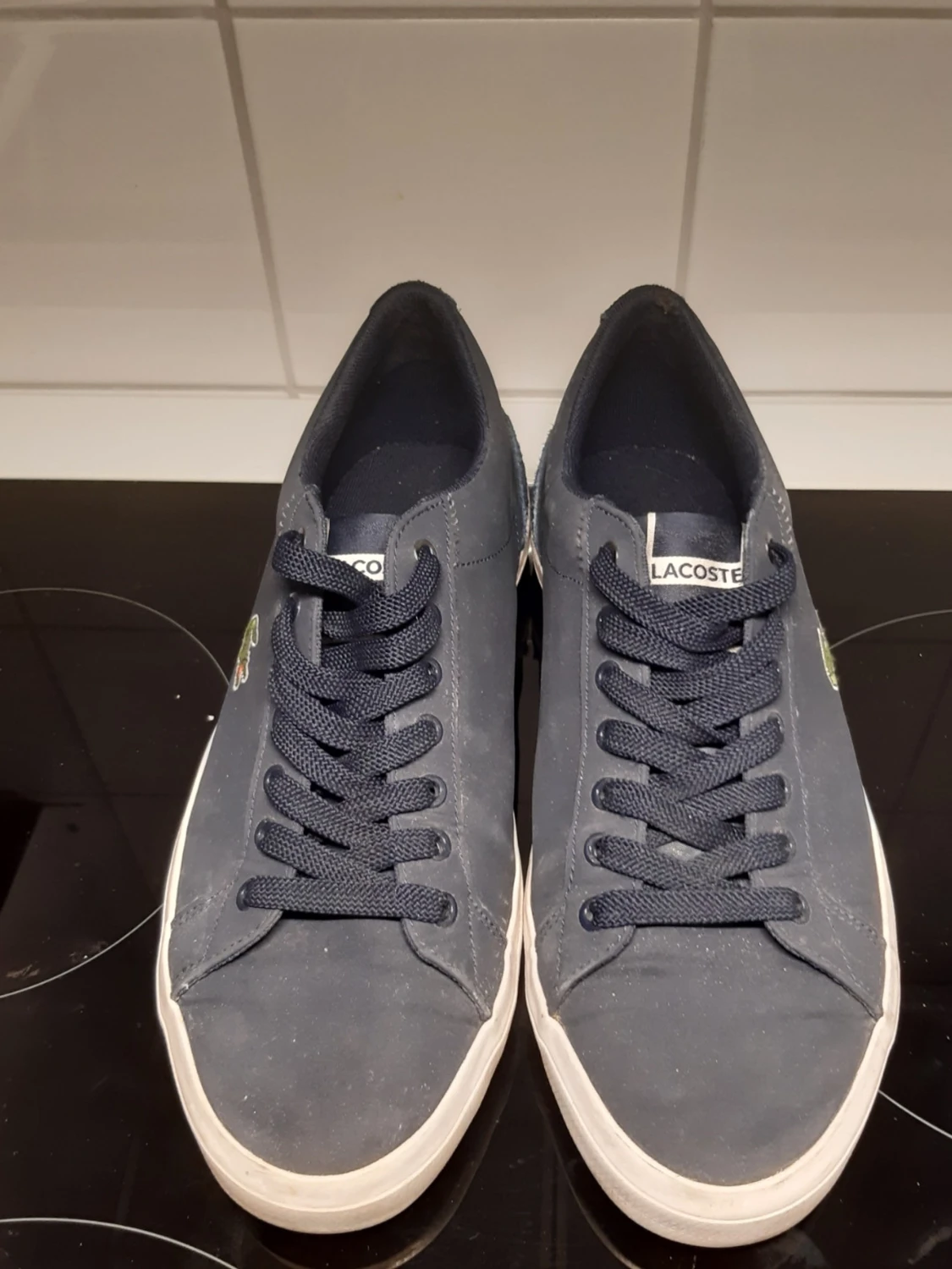 Mörkblå Lacoste sneakers - 1