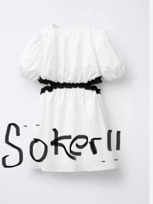 Vit kortklänning med puffärm - Söker denna klänning!! 