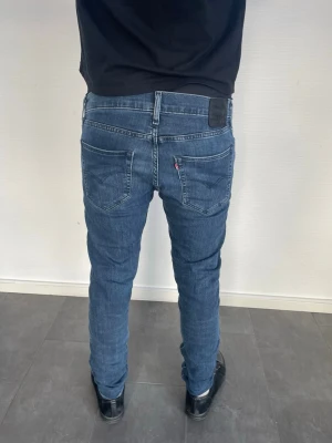 Levis strauss & Co jeans 512  - Levis strauss & Co jeans 512 herr| pris:449kr| skick:9,8/10| storlek:32/34| hör av dig vid minsta lilla fundering eller fråga| 