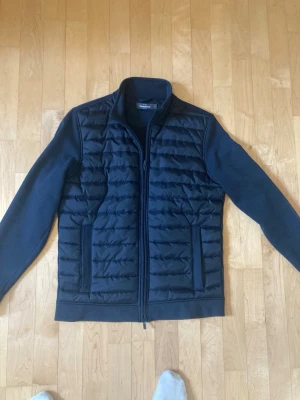 Dressman Cardigan - Storlek: Medium.  Fick den i november när jag fyllde år och har använt den typ 3 gånger sedan dess