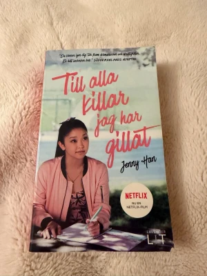 To all the boys i loved - Säljer boken ”To all the boys i loved”. Känd Netflix serie. Ännu bättre bok