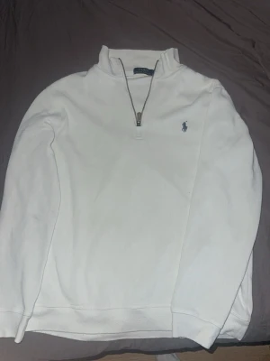 Vit halvzip  Polo Ralph Lauren - Vit Polo Ralph Lauren Storlek:M Pris kan diskuteras 