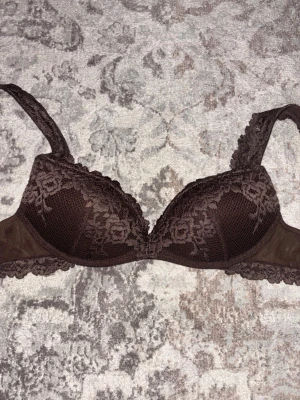 Intimissimi push-up bh - Super snygg och skön bh från Intimissimi! Helt ny, använd 2 gånger innan jag insåg att den var för liten! 🩷 70B 