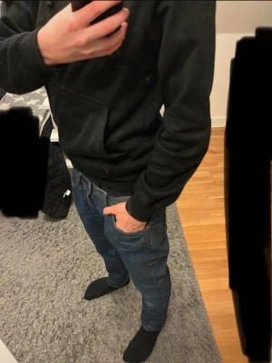 Replay jeans - Säljer ett par mörkblåa jeans från replay. Säljer då de är för små för mig. Kom med prisförslag och hör av er vid frågor! 