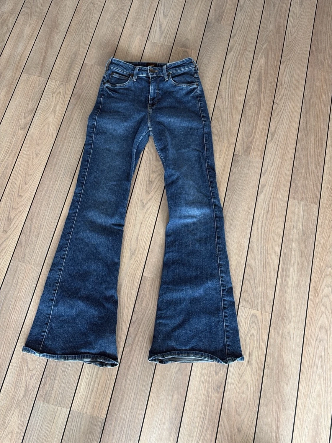 Mörkblå bootcut jeans