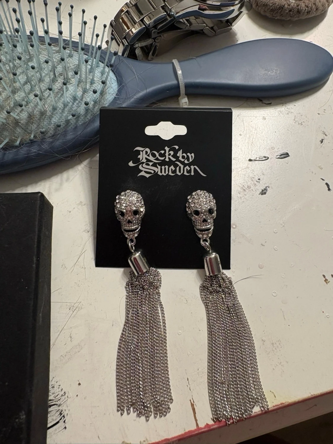 Silverfärgade döskalleörhängen Rock by Sweden - 6