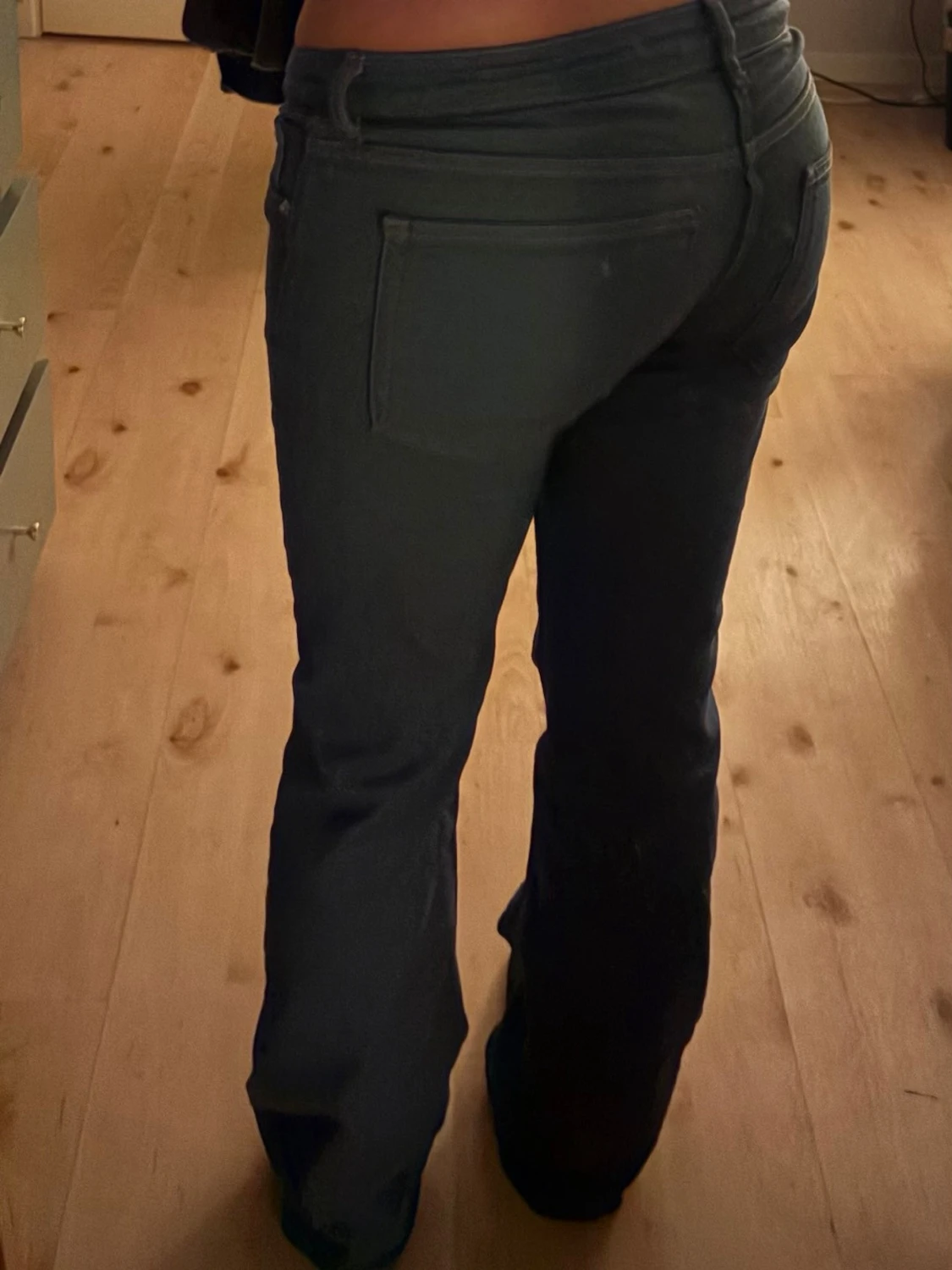 Mörkblå bootcut jeans låg midja - 2